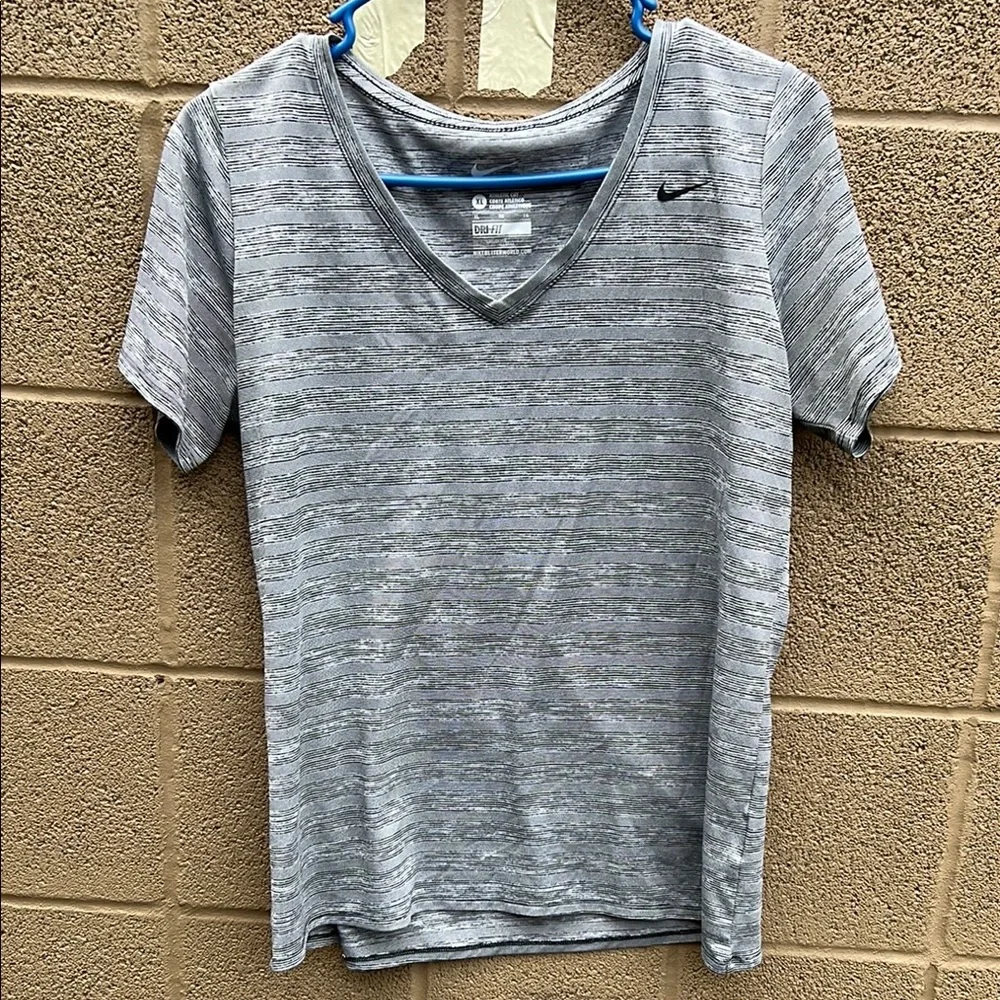 Nike Dri Fit Women's Gray V-Neck Top Size‎ XL